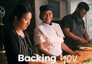 A picture of people in a retaurant preparing food